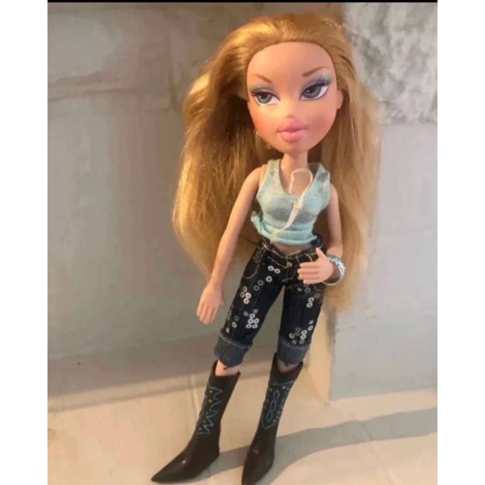 BRATZ Talking Cloe Doll Without Base Original Clothing ‎ 2006 Blonde